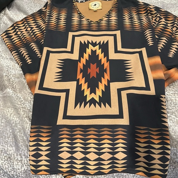 Geometric Patterned Tunic Top - Picture 2 of 5